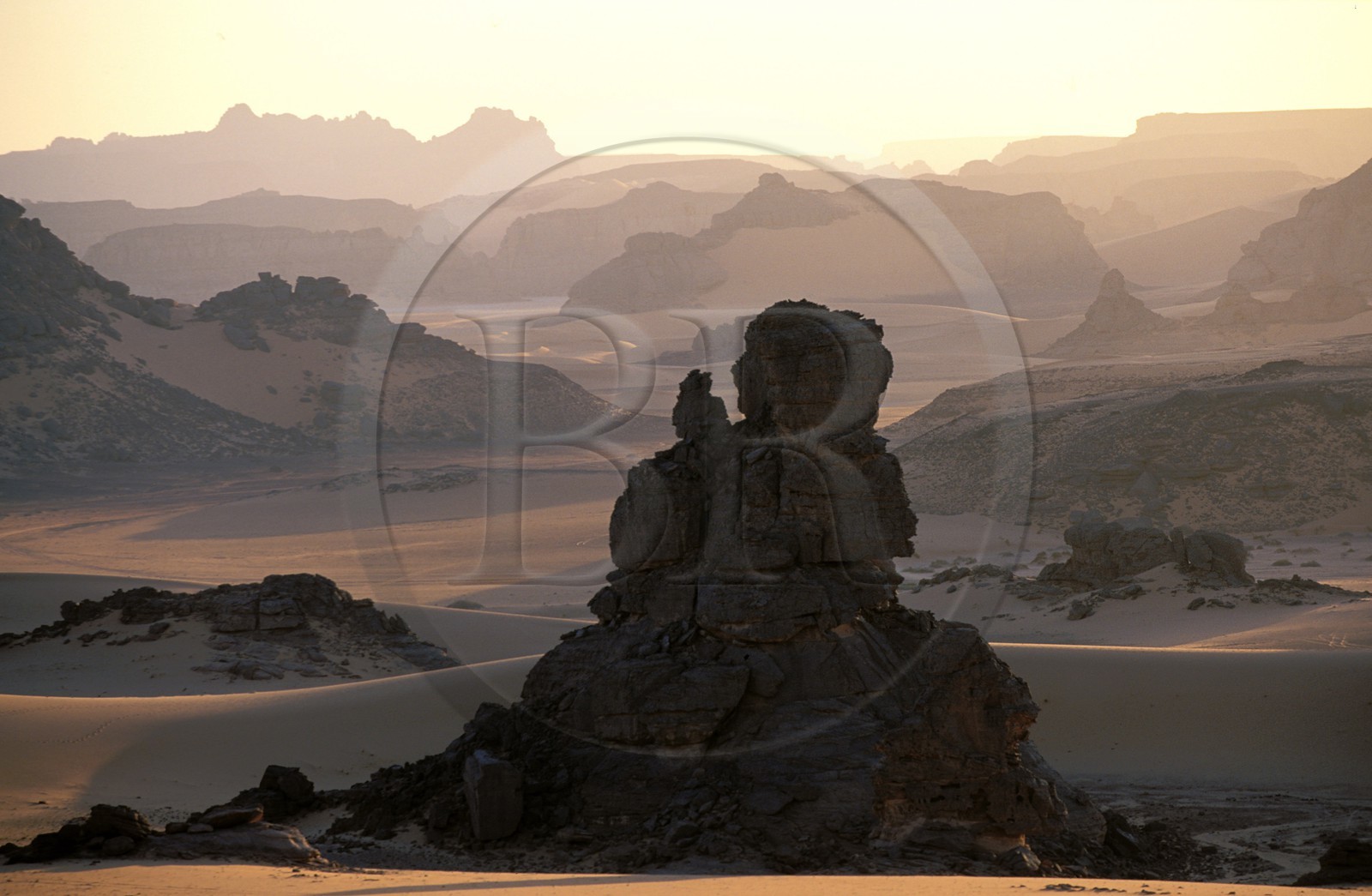 Libye, Le Fezzan (Sahara), Tadrart Akakus, rochers de grès aux formes fantastiques