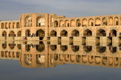 Iran, Isfahan Province, Isfahan, Khaju Bridge on the Zayandeh river