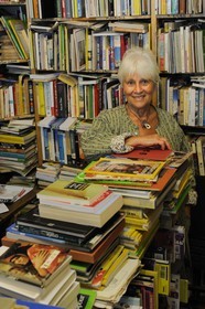 France, Paris (75), île Saint Louis, Catherine Domain propriétaire de la librairie Ulysse