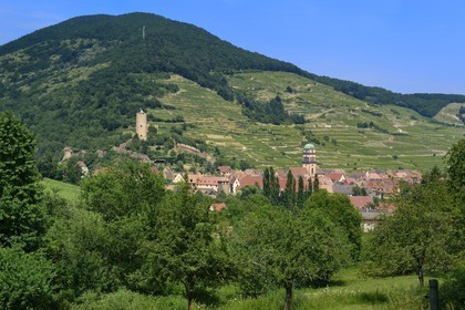 France, Haut Rhin, the Alsace Wine Route, Kaysersberg and the dungeon overlooking the village