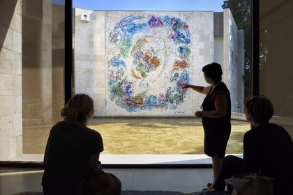 France, Alpes-Maritimes (06), Nice, musée national Marc Chagall de l'architecte André Hermant et créé à l'initiative d'André Malraux, mosaïque Le Prophète Elie (1971) par Marc Chagall