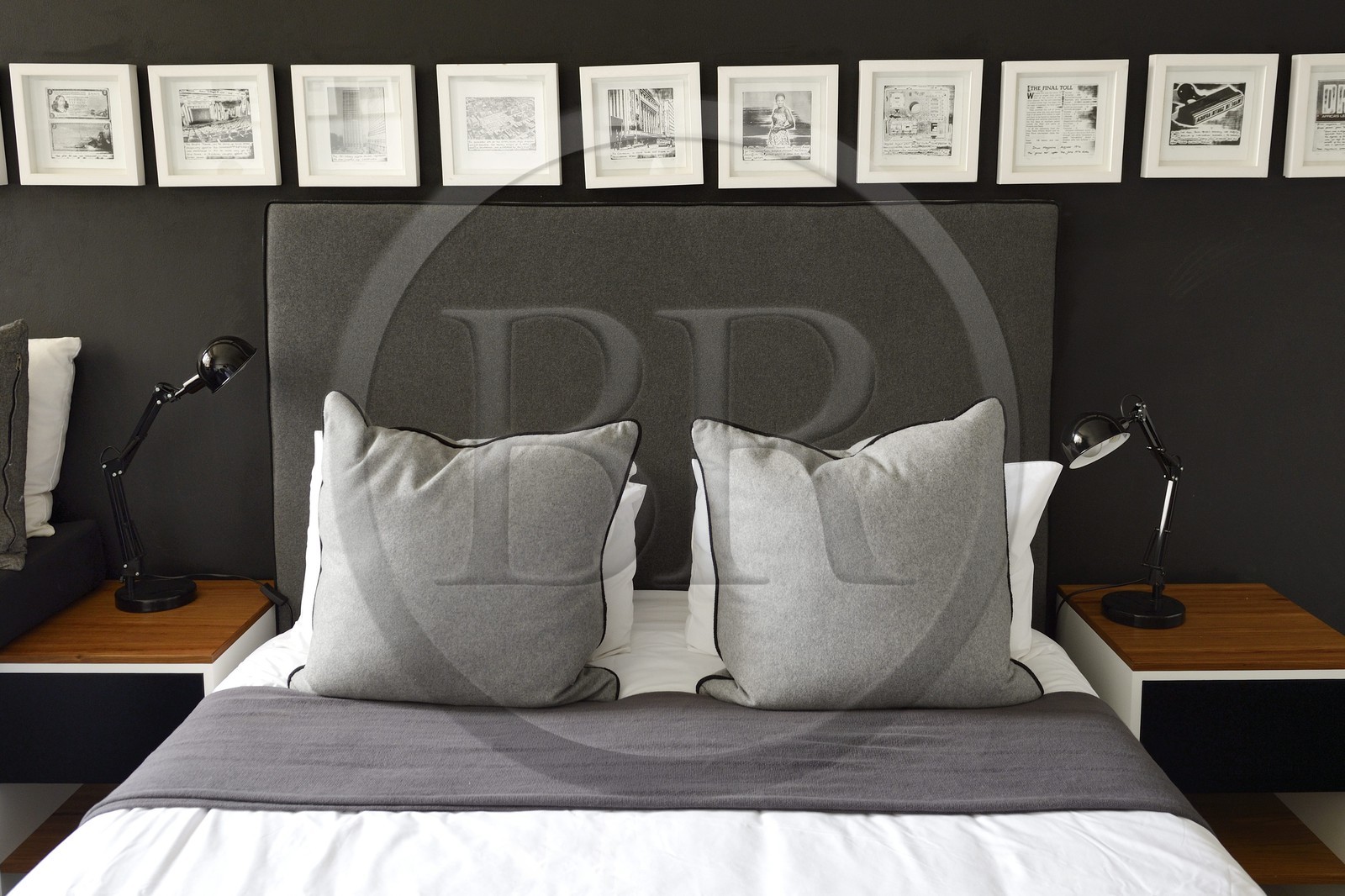 Afrique du Sud, province de Gauteng, Johannesburg, quartier de Maboneng, le Johannesburg Art hotel 12 Decades retrace l'histoire de Johannesburg de 1886 à 2006 avec des chambres conçues et conceptualisées par des artistes et des designers parmis les plus célèbres d'Afrique du Sud, chambre 1966-1976