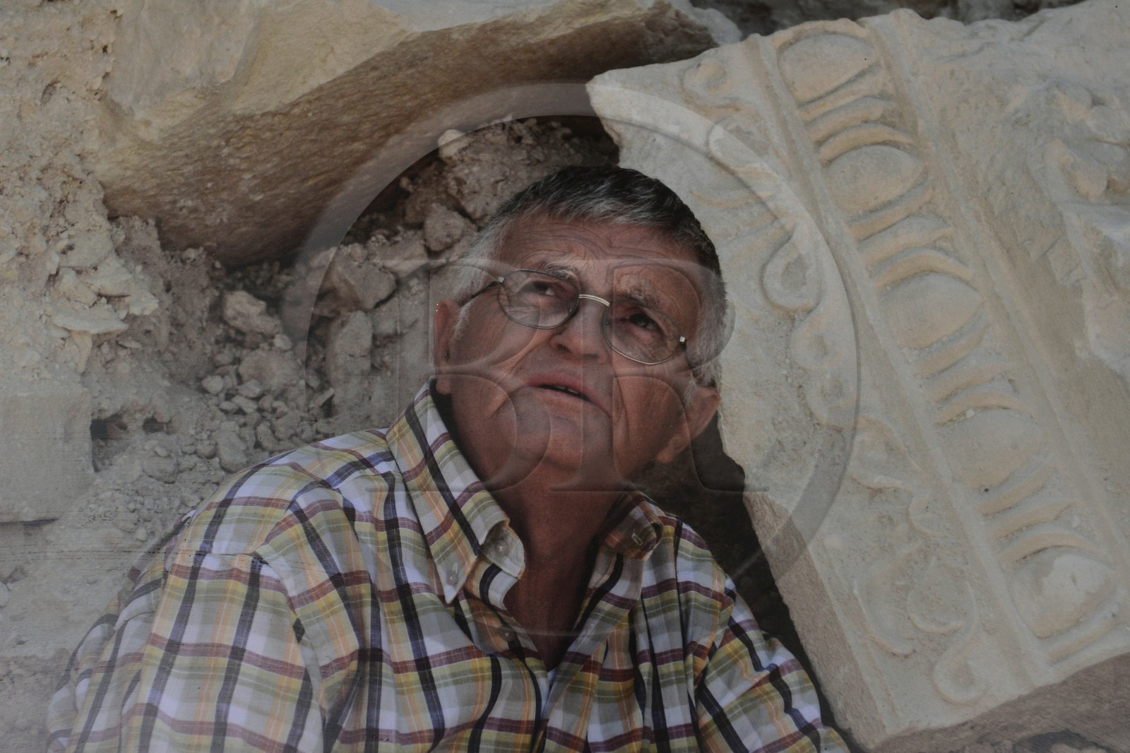 Israel, Cisjordanie, l'Hérodion, colline artificiellement exhaussée qui abrite les ruines d'un palais fortifié construit par le roi Hérode Ier le Grand (site classé Parc National), l'archéologue professeur Ehud Netzer qui fut en charge des fouilles du site
