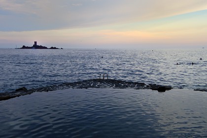 France, Var, Agay area next to Saint-Raphael, Massif de l'Esterel (Esterel Massif), the Corniche d'Or, the infinity seawater pool at the Hotel des Roches Rouges and the ile d'Or island tower next to the Dramont cape