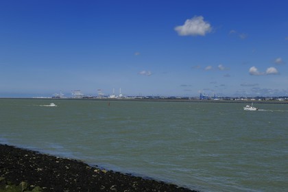 France, Calvados (14), embouchure de la Seine et le port du Havre sur la Rive Droite