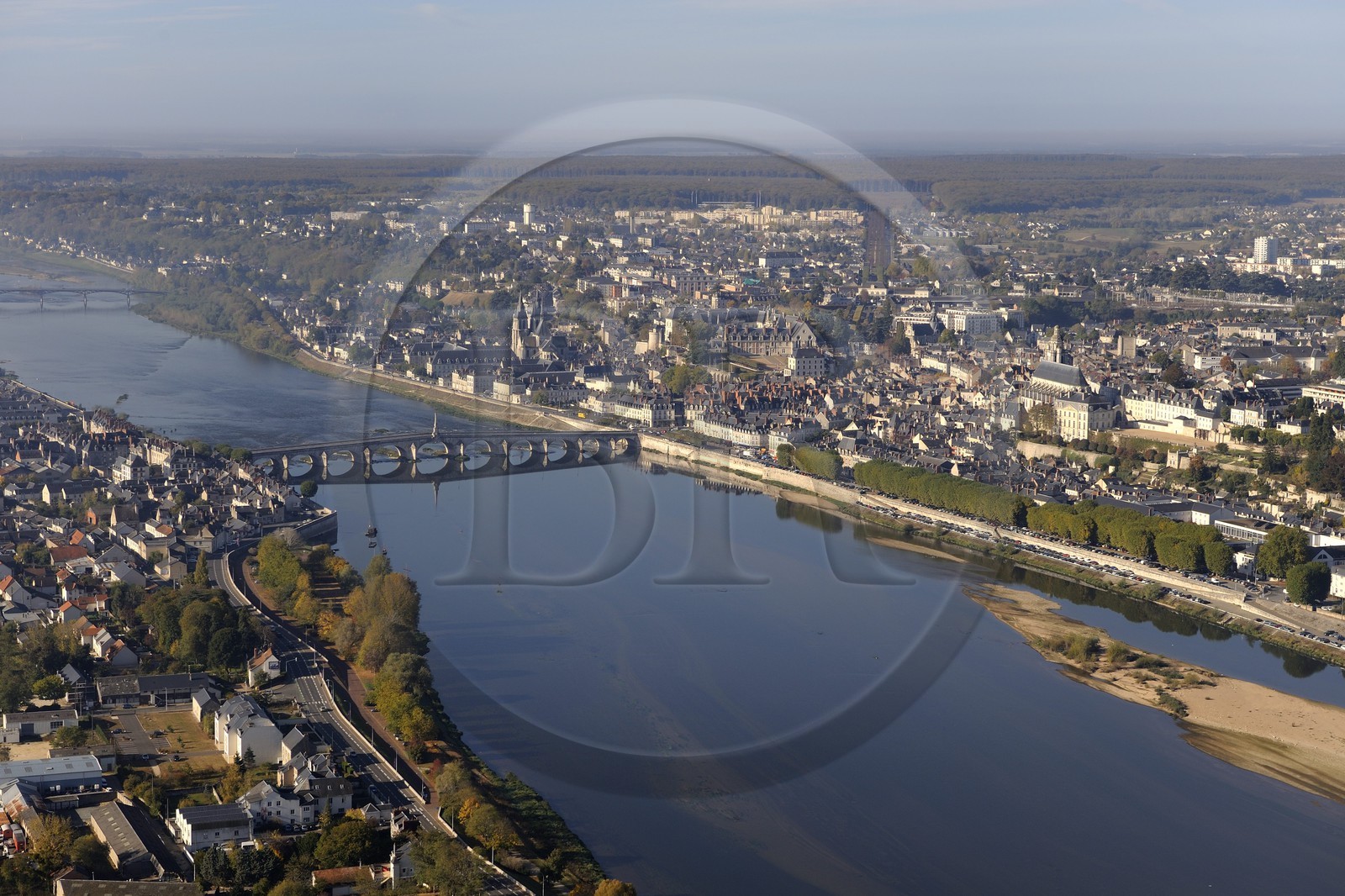 France, Loir-et-Cher (41), Vallée de la Loire classée Patrimoine Mondial de l' UNESCO, Blois et son château (vue aérienne)