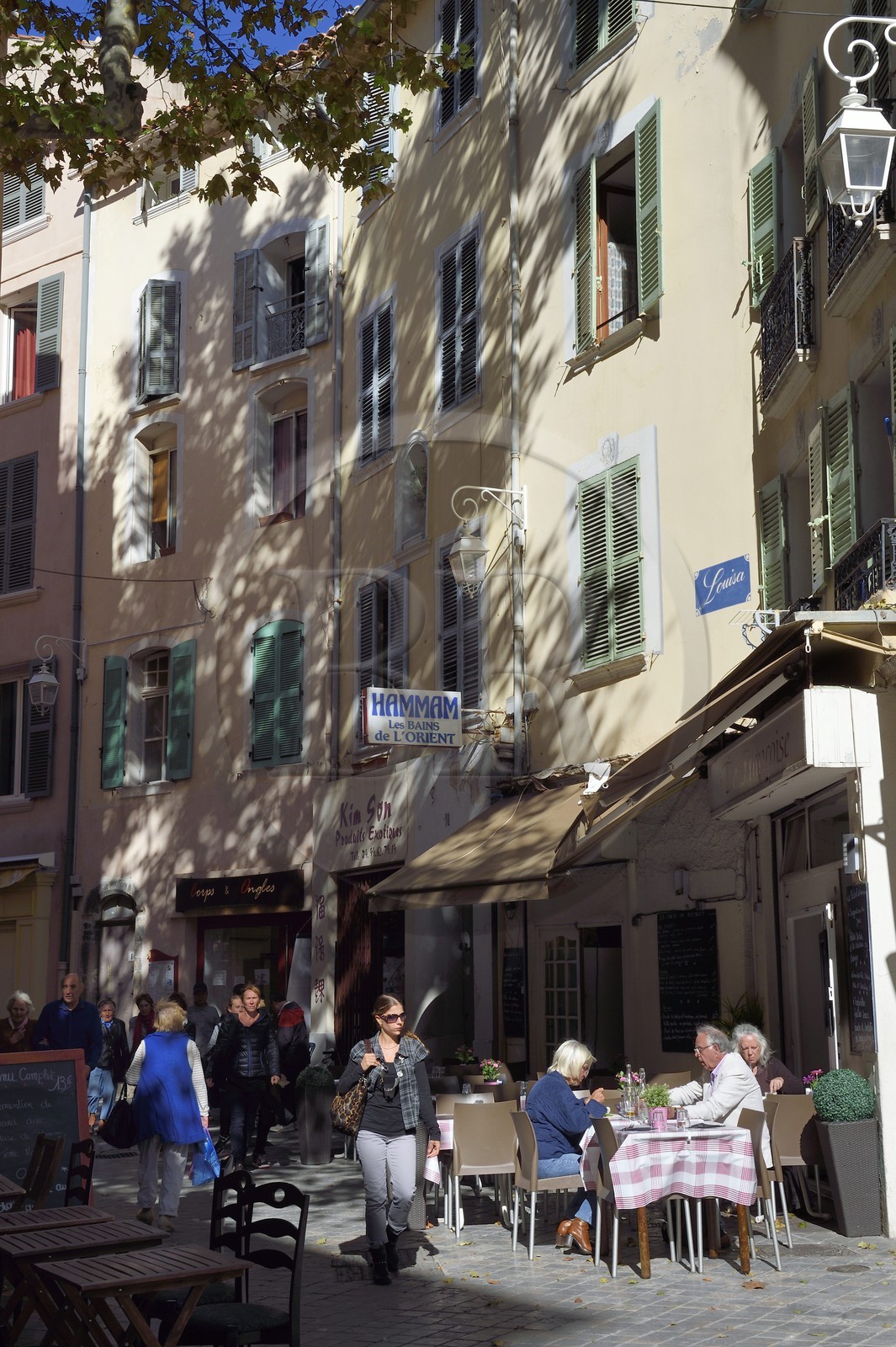 France, Var (83), Toulon, place du Docteur Charles Aubin dans la vieille ville