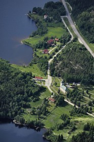 Sweden, Västernorrlands, hamlet on Lake Mörtsjön north of Härnösand (aerial view)