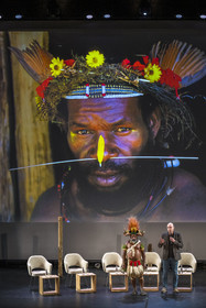 France, Paris (75), siège de l'UNESCO, conférence à l'Université de la Terre du 25 novembre 2022, le chef Papou Mundiya Kepanga