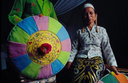 Indonesia, Borneo island, Kalimantan, woman wearing a traditional costume in the village of Kenyah