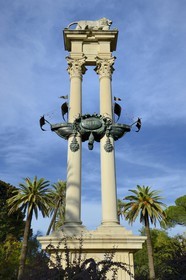 Espagne, Andalousie, Séville,  Jardins de Murillo, monument dédiée à Christophe Colomb