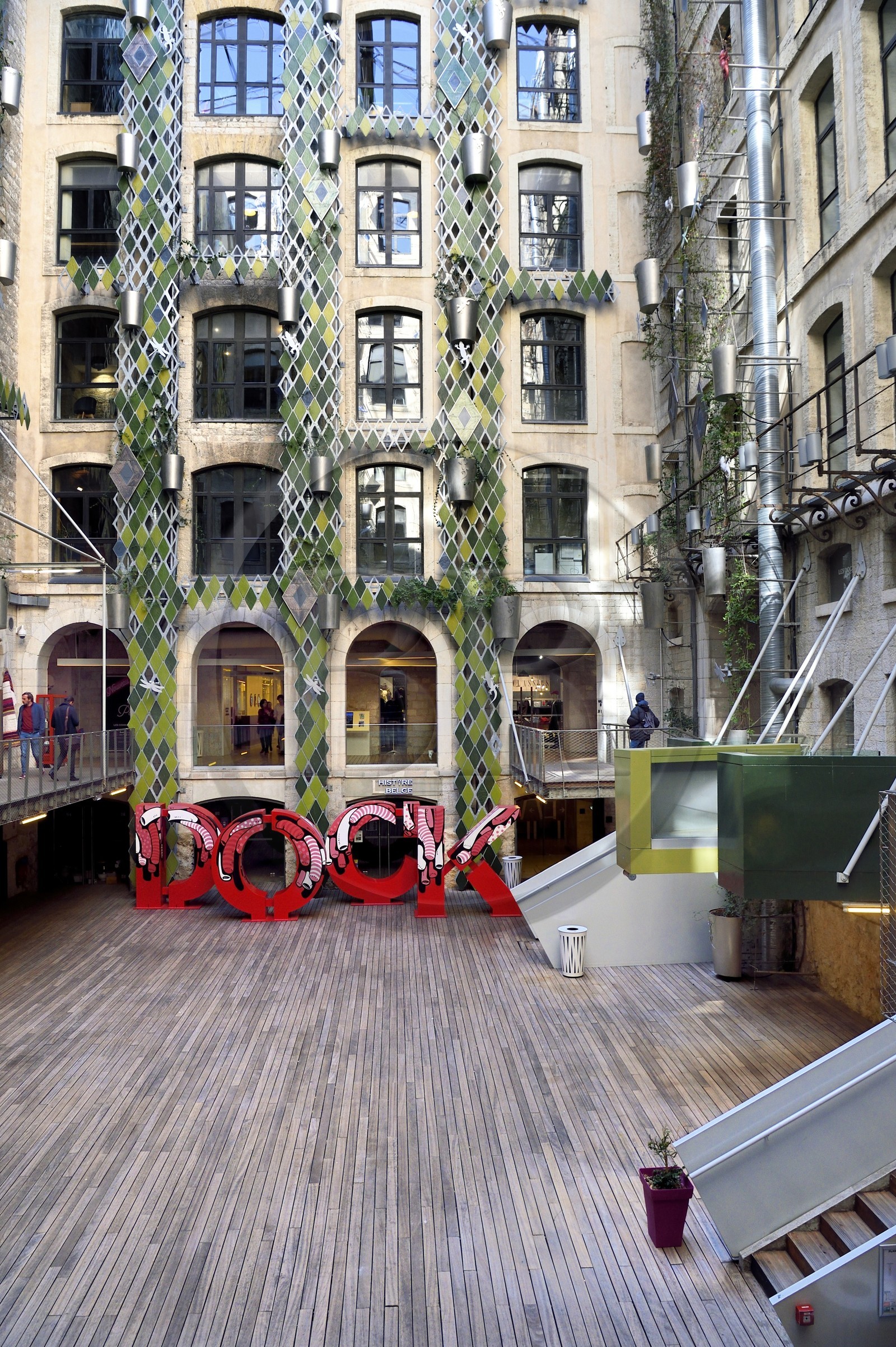 France, Bouches-du-Rhône (13), Marseille, Zone Euroméditerranée, quartier La Joliette, centre commerciel des Docks