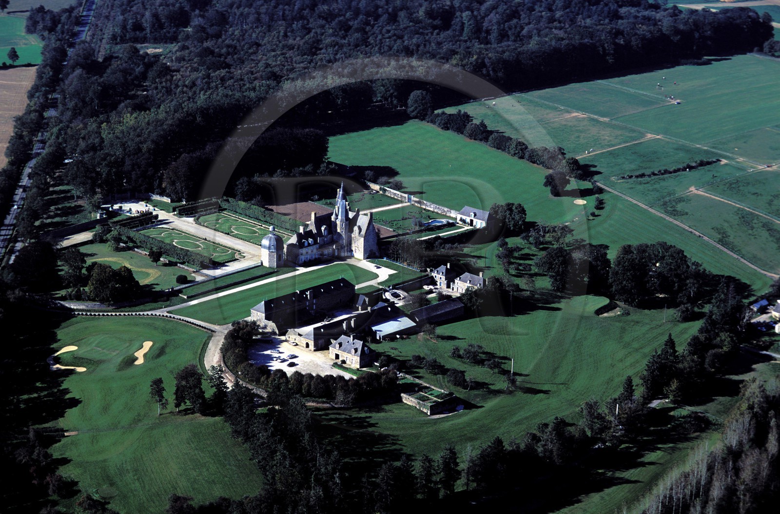 France, Ille-et-Vilaine (35), le château des Rochers-Sévigné (vue aérienne) France, Ille-et-Vilaine (35), le château des Rochers-Sévigné (vue aérienne)