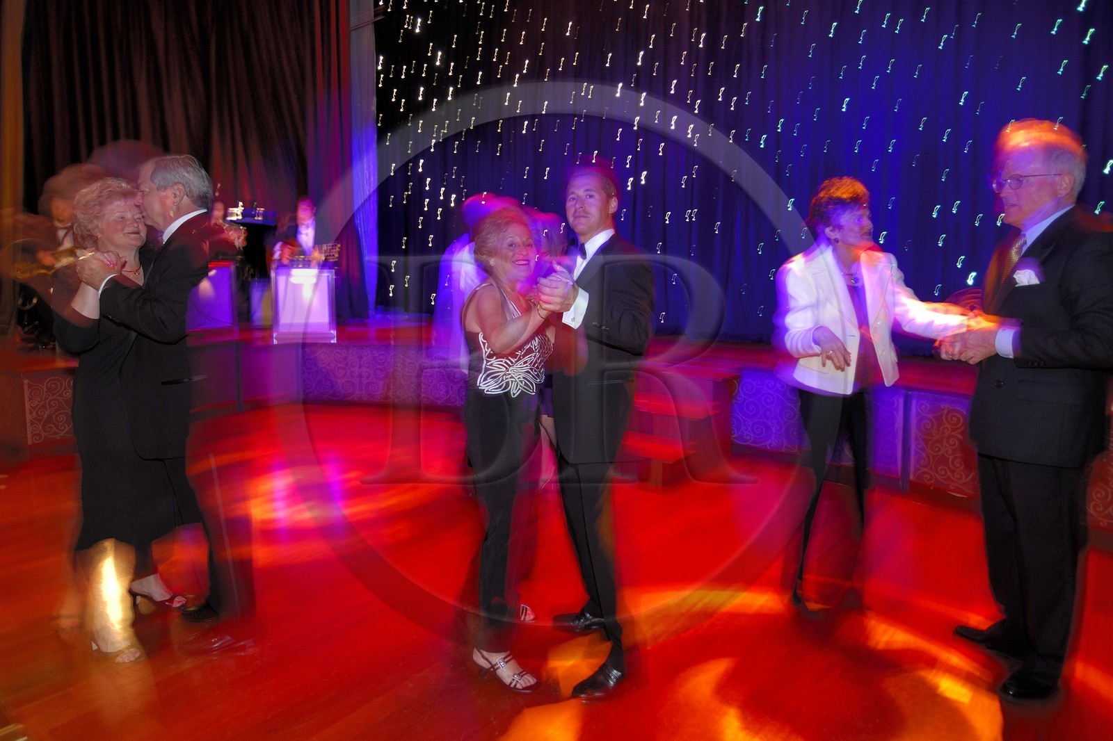 Italie, croisière à bord du Silvershadow de la compagnie Silversea, piste de danse, soirée dansante