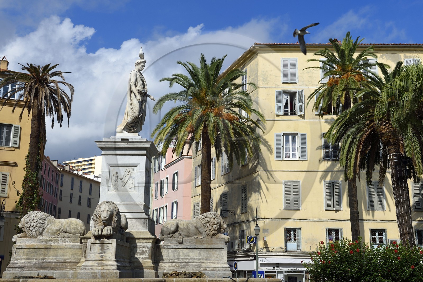 France, Corse-du-Sud (2A), Ajaccio, place du Maréchal Foch (Place des Palmiers), la statue de Napoléon Bonaparte en consul romain oeuvre du sculpteur Massimiliano Laboureur