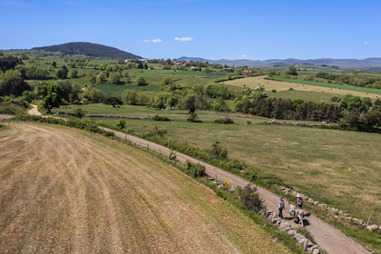 France, Haute-Loire (43), randonnée avec un âne sur le chemin de Stevenson (GR 70) entre Le Monastier-sur-Gazeille et Saint-Martin-de-Fugères (vue aérienne)