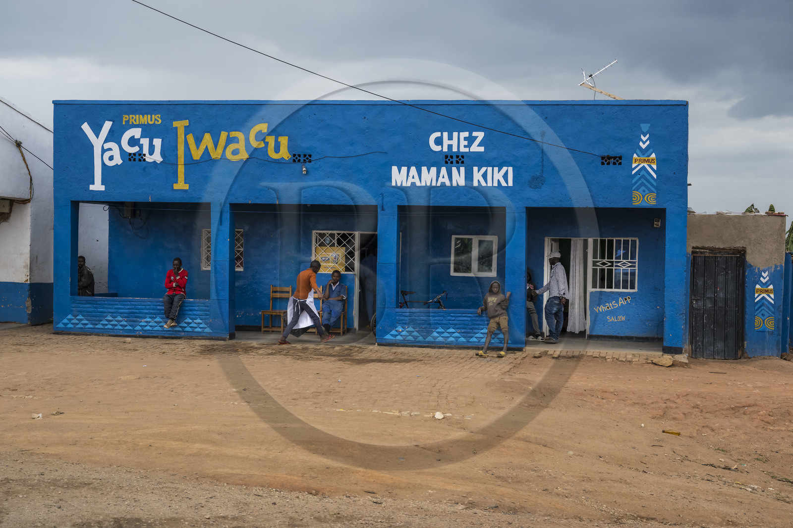 Rwanda, Province du Sud, Mwizerwa, restaurant en bordure de la Route Nationale 1 Chez Maman Kiki (en français)
