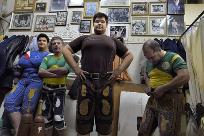 Iran, province d'Ispahan, Ispahan, maison de la force (Zurkhaneh) où est pratiqué le sport national traditionnel iranien appelé Varzesh-e Pahlavani