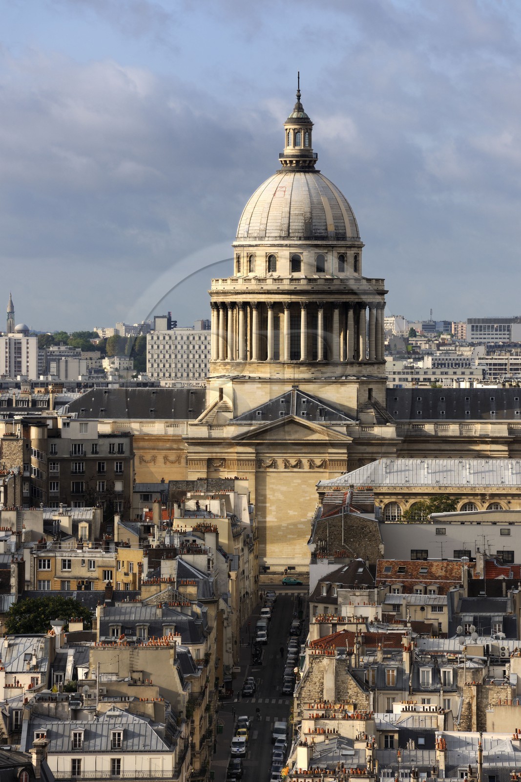 France, Paris (75), perspective de la rue Valette dans le 5ème arrondissement menant au Panthéon