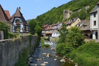 France, Haut Rhin, Kaysersberg, traditional half-timbered houses bordering the Weiss river