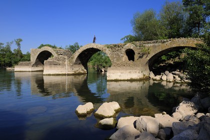 France, Hérault (34), le pont romain de Saint-Thibéry permettait à la voie Domitienne de franchir le fleuve Hérault
