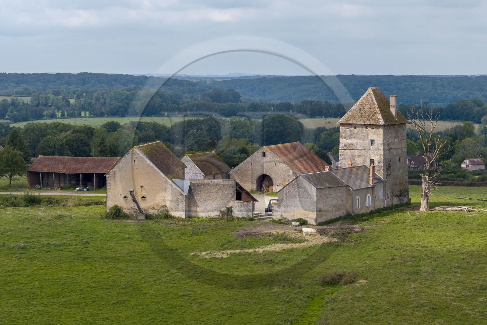 France, Nièvre (58), Epiry, chateau d'Epiry, ancienne maison-forte dont ne subsiste qu'une tour dite Tour Vauban car le jeune Sébastien Le Prestre de Vauban y vécu quelques mois avec sa femme dont c'était le demeure familiale