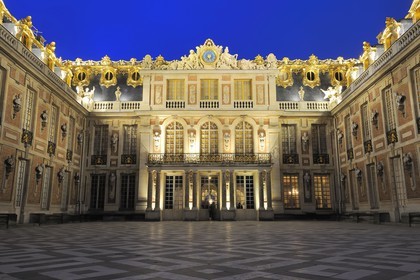 France, Yvelines (78), château de Versailles, classé Patrimoine Mondial de l'UNESCO, la Cour de Marbre rénovée en 2008