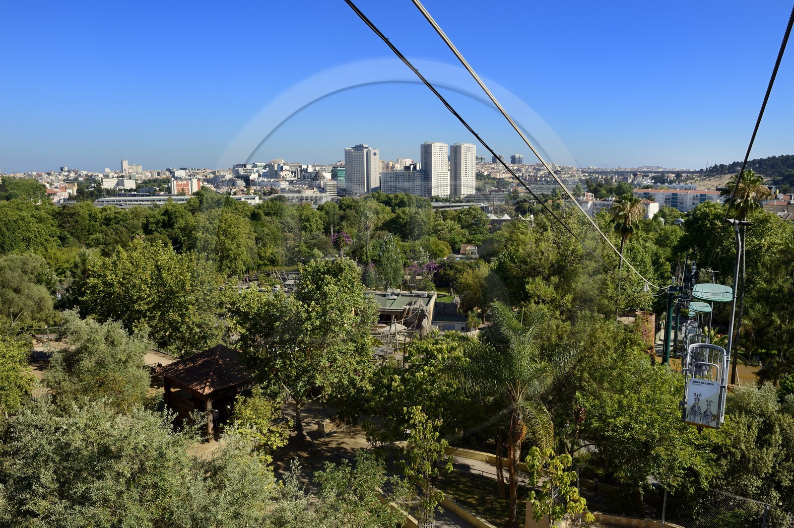 Portugal, Lisbonne, Jardin zoologique, les télécabines qui font le tour du zoo