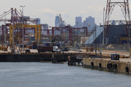 Canada, province de Québec, Montréal, le port de commerce sur le fleuve Saint-Laurent