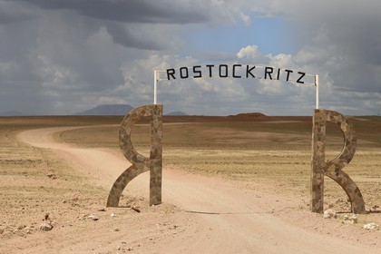Namibie, région de Khomas, désert du Namib, porte du Rostock Ritz Desert Lodge