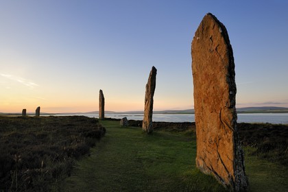 Royaume-Uni, Ecosse, Iles Orcades, Ile de Mainland, au bord du Loch of Stenness, cercle de pierres levées du Ring of Brodgar, classées Patrimoine Mondial de l' UNESCO