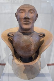 Allemagne, Berlin, l'Ile aux musées, classée Patrimoine Mondial de l'UNESCO, Altes Museum abritant une collection d'oeuvres antiques, urne cinéraire en forme de Canope, Sarteano (Italie) entre 600 et 550 avant JC