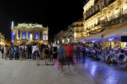 France, Hérault (34), Montpellier, Place de la Comédie, l'Opéra et la Fontaine des Trois Grâces