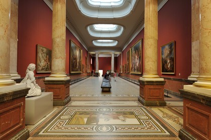 France, Hérault (34), Montpellier, centre historique, musée Fabre, la salle des colonnes, mention obligatoire: géré par Montpellier