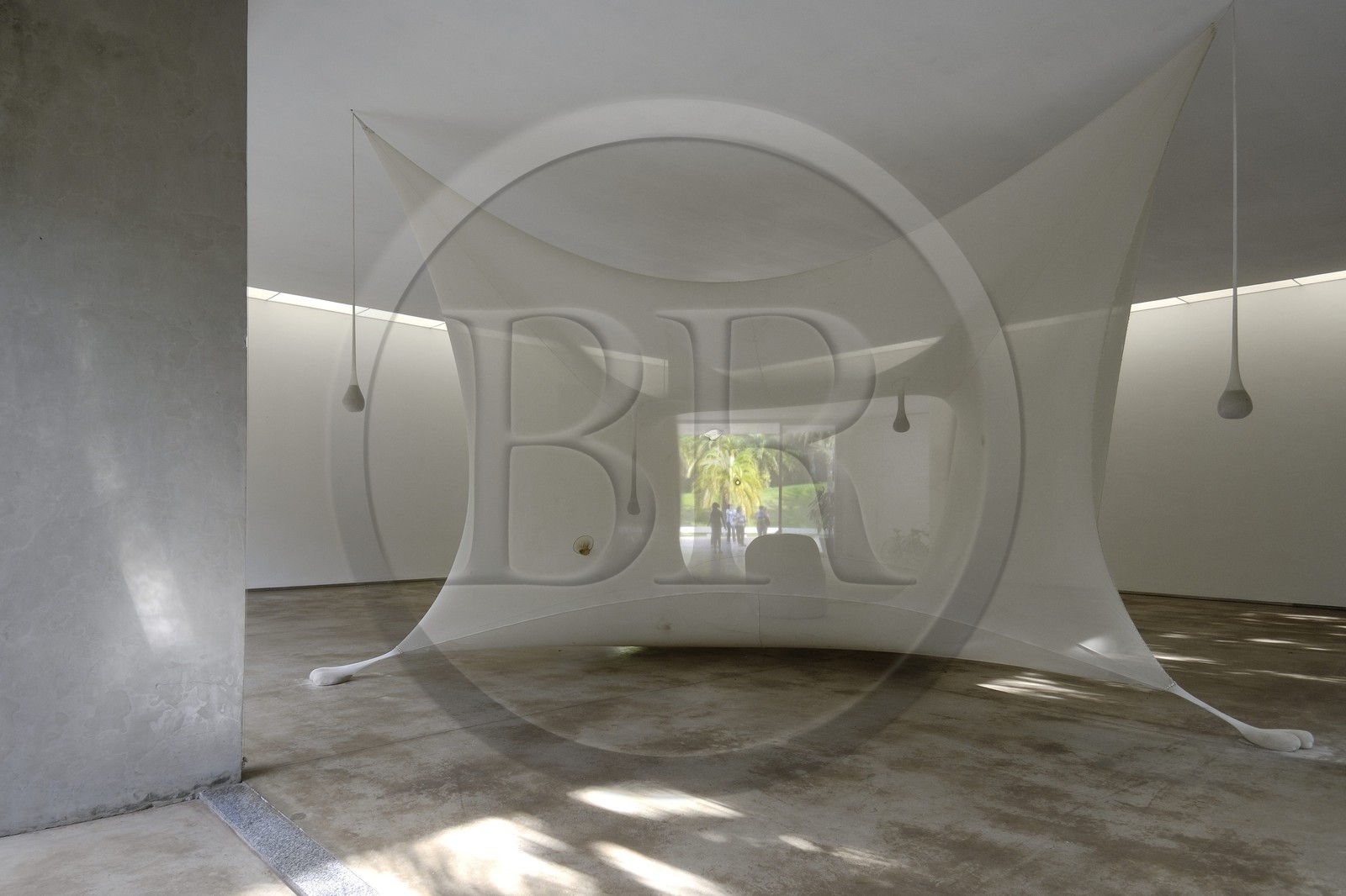 Brésil, Etat du Minas Gerais, région de Belo Horizonte, Brumadinho, centre d'art contemporain Inhotim, Galeria Praça, Nave Deusa (1998) de Ernesto Neto