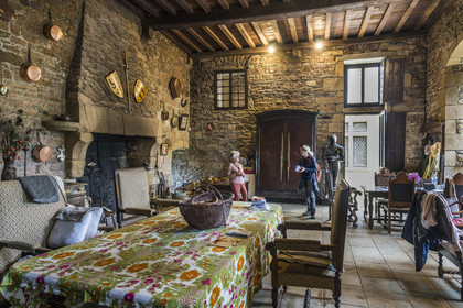 France, Côtes d'Armor (22), Grand Site de France Cap d'Erquy – Cap Fréhel, Plévenon, le Fort La Latte ou château de la Roche Goyon du XVème siècle, le logis du Gouverneur devenu familial, le chateau est une propriété familiale, la maman Isabelle Jouon-des-Longrais