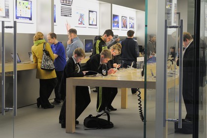 Royaume-Uni, Irlande du Nord, Belfast, centre commercial de Victoria Square, boutique Apple