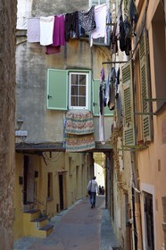 France, Alpes-Maritimes (06), Menton, rue Mattoni dans la vieille ville