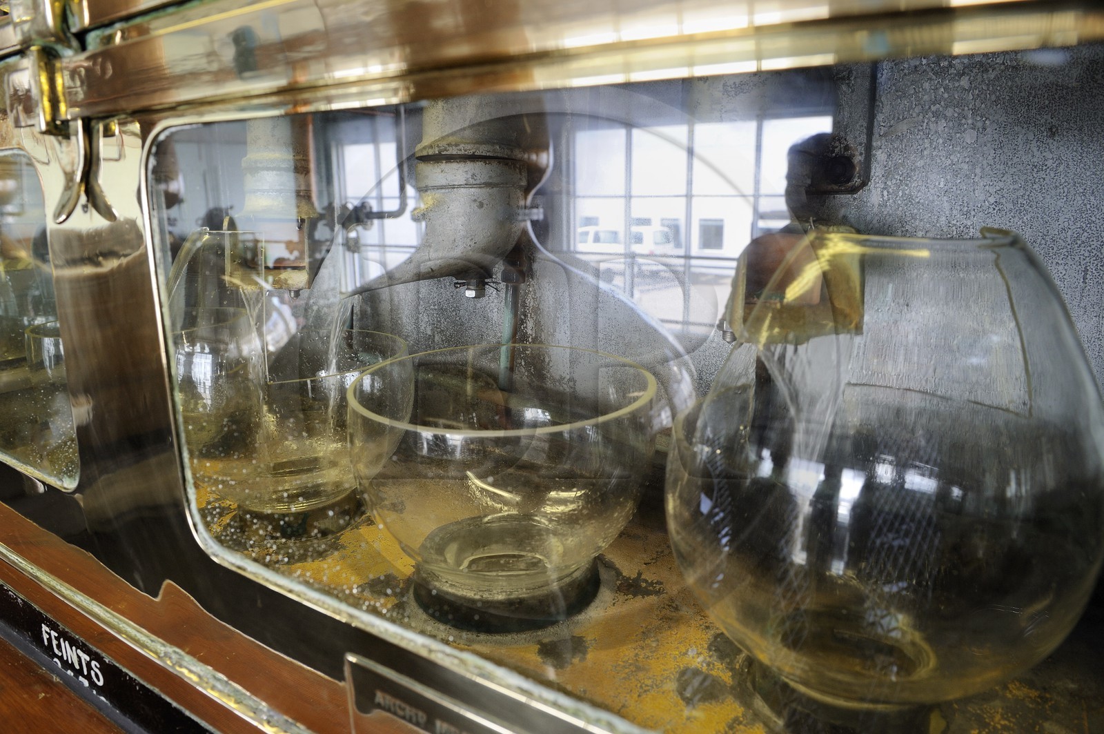 Royaume-Uni, Ecosse, Hébrides intérieures, Ile de Islay, Port Ellen, distillerie de whisky Laphroaig, tableau de contrôle de production