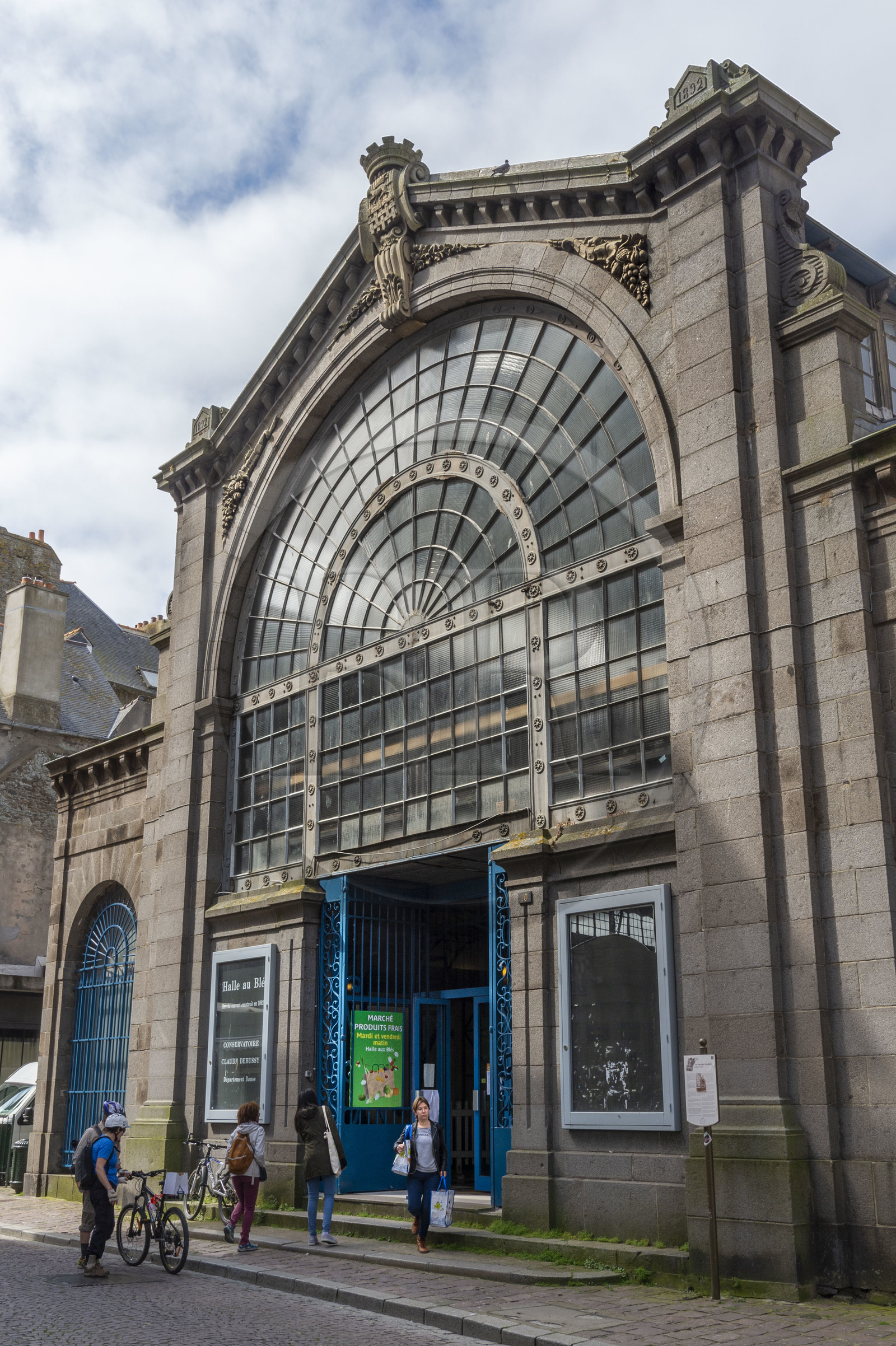 France, Ille-et-Vilaine (35), Côte d'Emeraude, Saint-Malo intra-muros, le marché couvert de la Halle au Blé