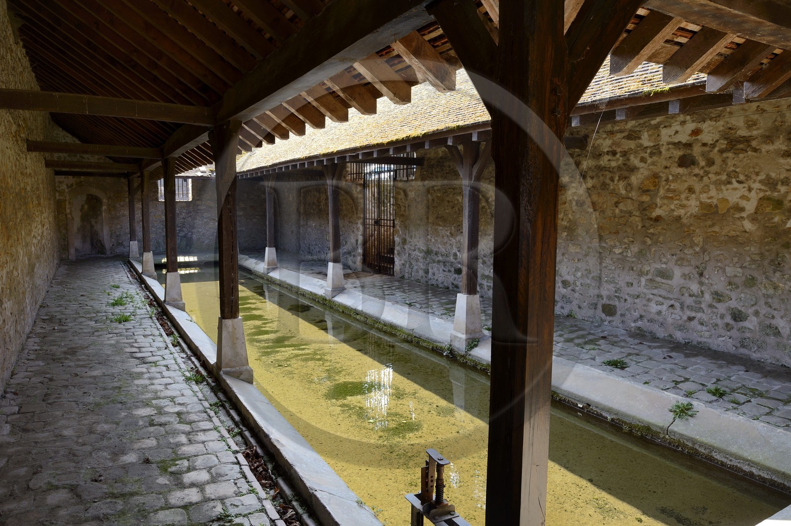 France, Seine-et-Marne (77), village de Maincy qui jouxte le domaine du château de Vaux-le-Vicomte, lavoir de 1853 France, Seine-et-Marne (77), village de Maincy qui jouxte le domaine du château de Vaux-le-Vicomte, lavoir de 1853