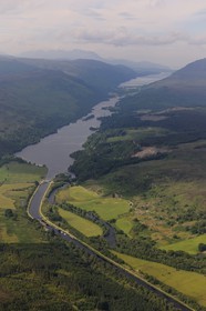 Royaume-Uni, Ecosse, Highland, canal Calédonien qui relie la côte est à la côte ouest de l'Ecosse et le Loch Oich en arrière plan (vue aérienne)