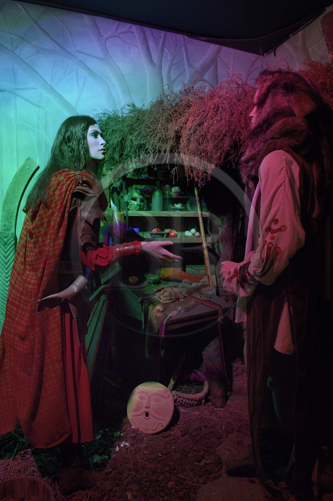 France, Morbihan (56), forêt de Brocéliande, Concoret, le château de Comper qui abrite les expositions du Centre de l'imaginaire arthurien, la rencontre de la fée Morgan et de Merlin