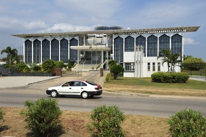 Gabon, Libreville, boulevard Triomphal El Hadj Omar Bongo, Palais du sénat du Gabon