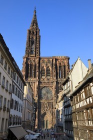France, Bas-Rhin (67), Strasbourg, vieille ville classée au Patrimoine Mondial de l'UNESCO, la cathédrale Notre-Dame et la rue mercière