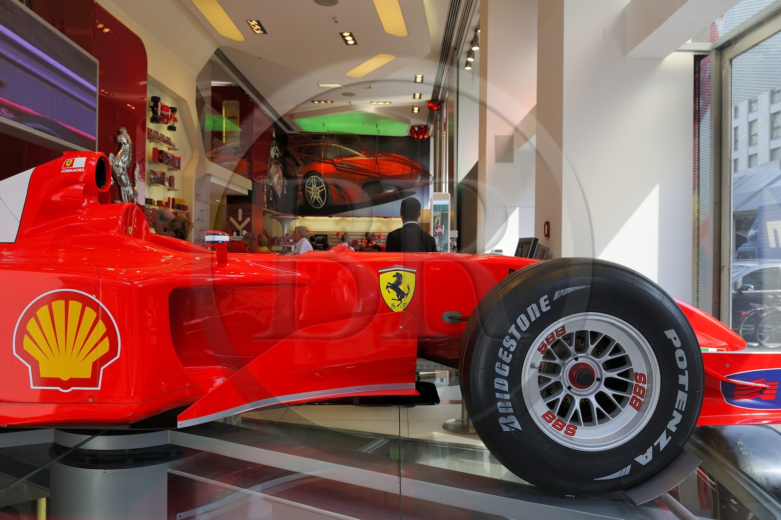Italie, Lombardie, Milan, le Ferrari Store Milano