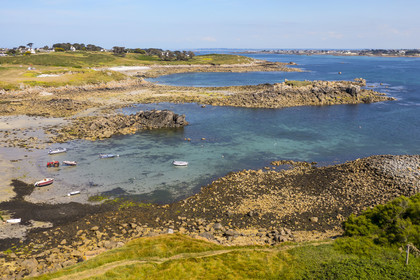 France, Finistère (29), Iles du Ponant, Ile de Batz, la plage de Porz Reter à marée basse (vue aérienne)