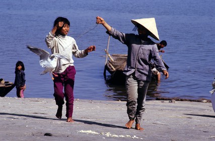 Vietnam, the Halong bay, child games
