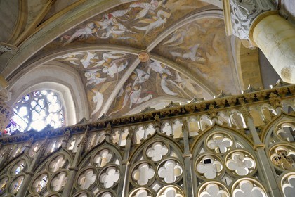 France, Allier (03), former province of Bourbonnais, Souvigny, the cluniac priory church of Saints Peter and Paul (prieuré Saint-Pierre-et-Saint-Paul), ducal necropolis of the Dukes of Bourbon, angels, painted ceiling of the old Chapel (15th century)