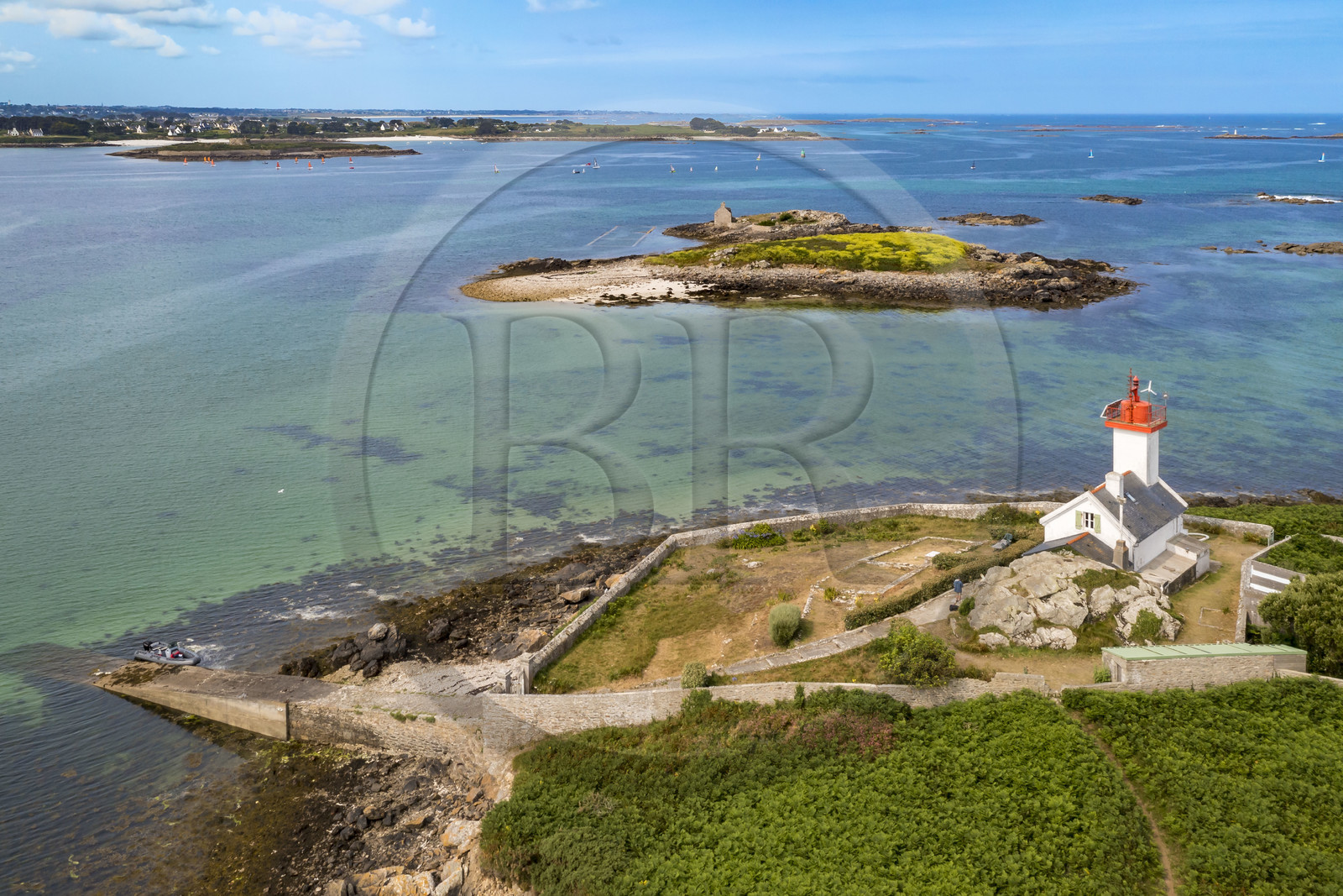 France, Finistère (29), Pays des Abers, estuaire de l'Aber Wrac'h, phare de l'Ile Wrac'h et les petites Iles Vrac'h en arrière plan (vue aérienne)